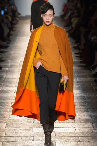 Look 4